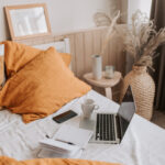 virtuelle Assitenz Online Arbeit im Bett Homeoffice digital Nomad